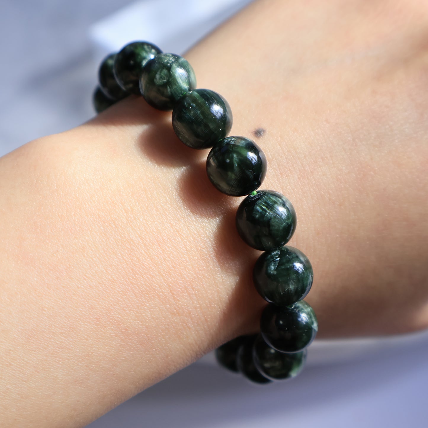 Radiant Forest Seraphinite Bracelet 森靈綠龍晶手串 – 10mm(Russia 俄羅斯)