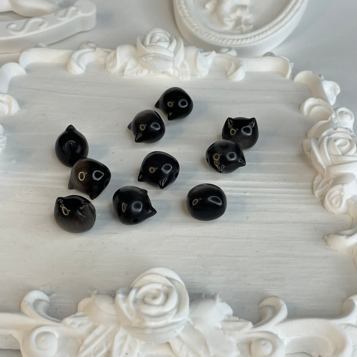 🐾 Silver Obsidian Cat Beads – 13mm (Set of 10)