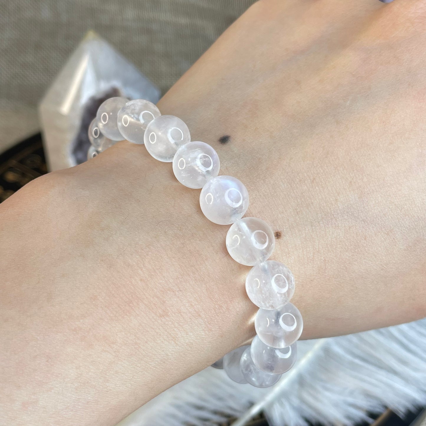 “Moonlight Whisper” Natural Moonstone Bracelet 月光繾綣」天然月亮石手串 – 9mm(India 印度)