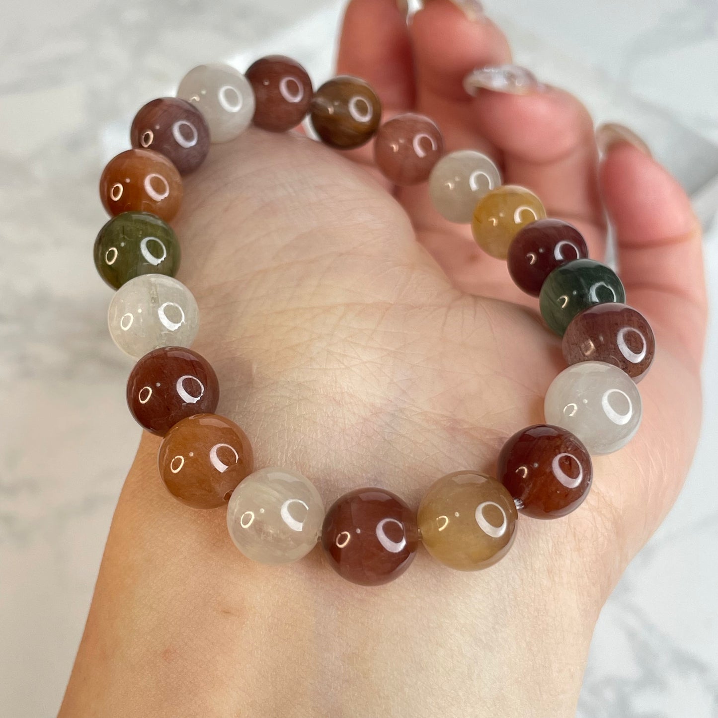 Rainbow Rutilated Quartz Bracelet – 9mm
彩色髮晶手串|9mm|五行平衡 ✧ 靈感與保護