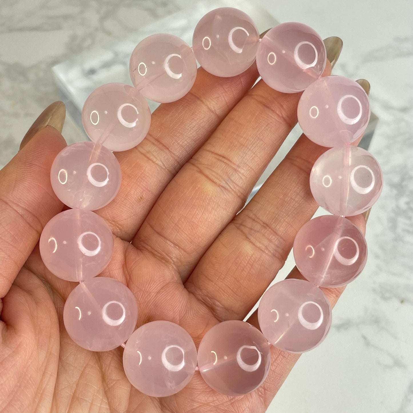 Rose Quartz 馬粉晶手串 – 17mm(原產地:馬達加斯加)