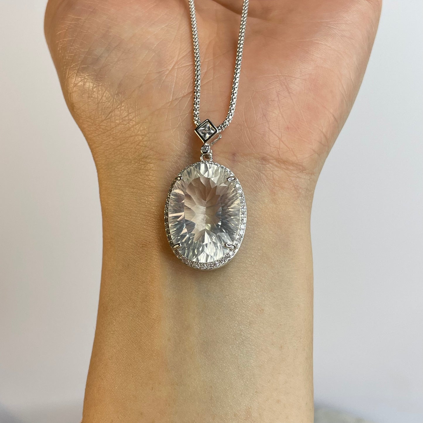 Oval Clear Quartz Pendant 白水晶橢圓吊墜(不含頸鏈)– 15×21mm(S925銀鑲鋯石)