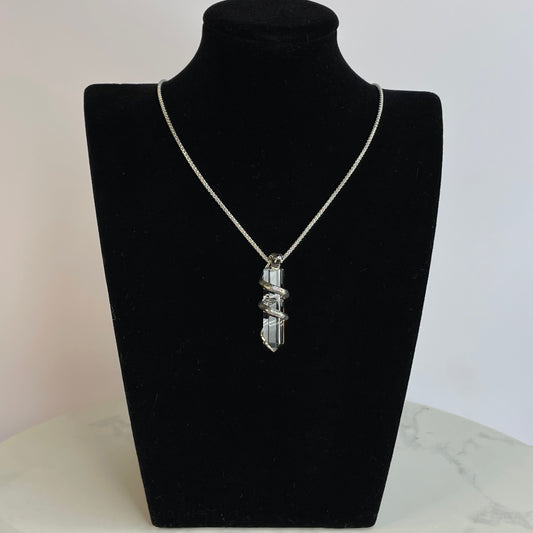 Serpent Wrapped Clear Quartz Pendant 白水晶蛇形吊墜 – 925銀(長37mm,不含頸鏈)