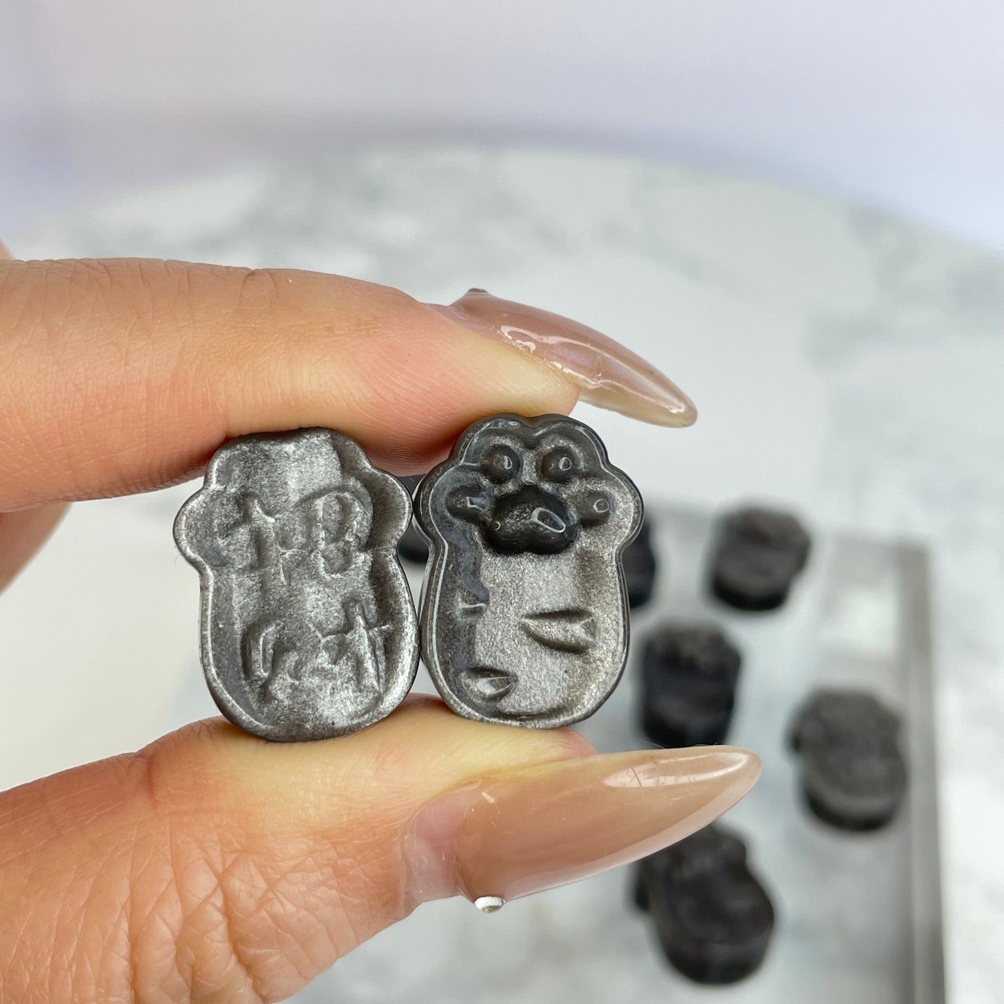 Silver Sheen Obsidian Double-Sided Beads 銀曜石雙面雕刻珠 – 招財 x 貓爪(10pcs|14×19mm)