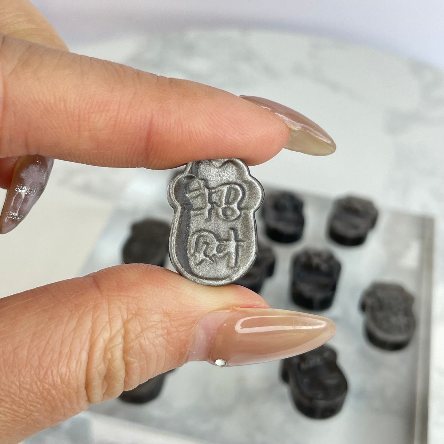Silver Sheen Obsidian Double-Sided Beads 銀曜石雙面雕刻珠 – 招財 x 貓爪(10pcs|14×19mm)