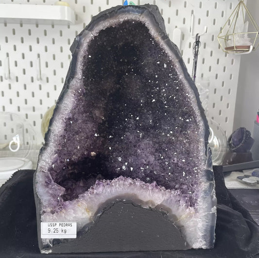 Premium Amethyst Geode 紫晶洞擺件 – 9.25kg（Uruguay 烏拉圭）