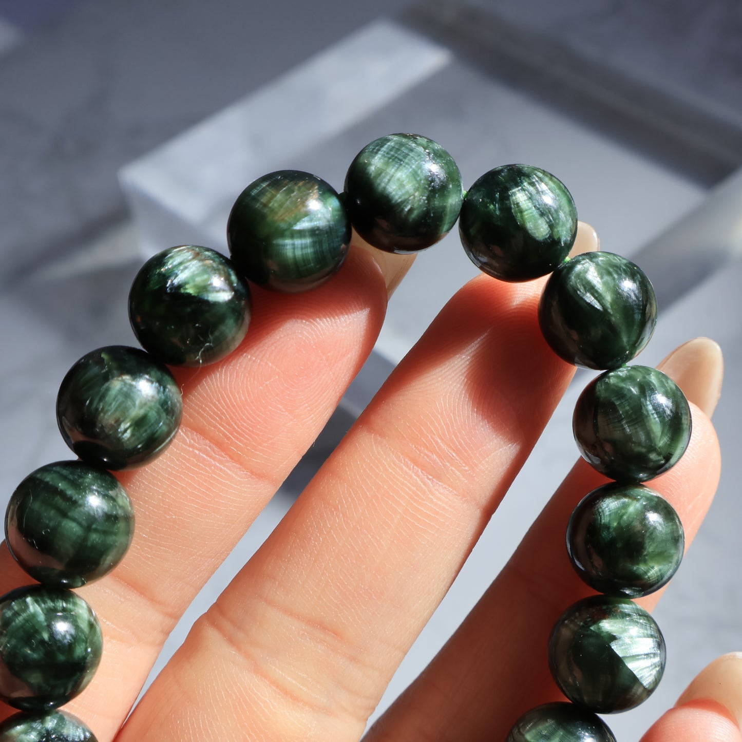 Radiant Forest Seraphinite Bracelet 森靈綠龍晶手串 – 10mm（Russia 俄羅斯）