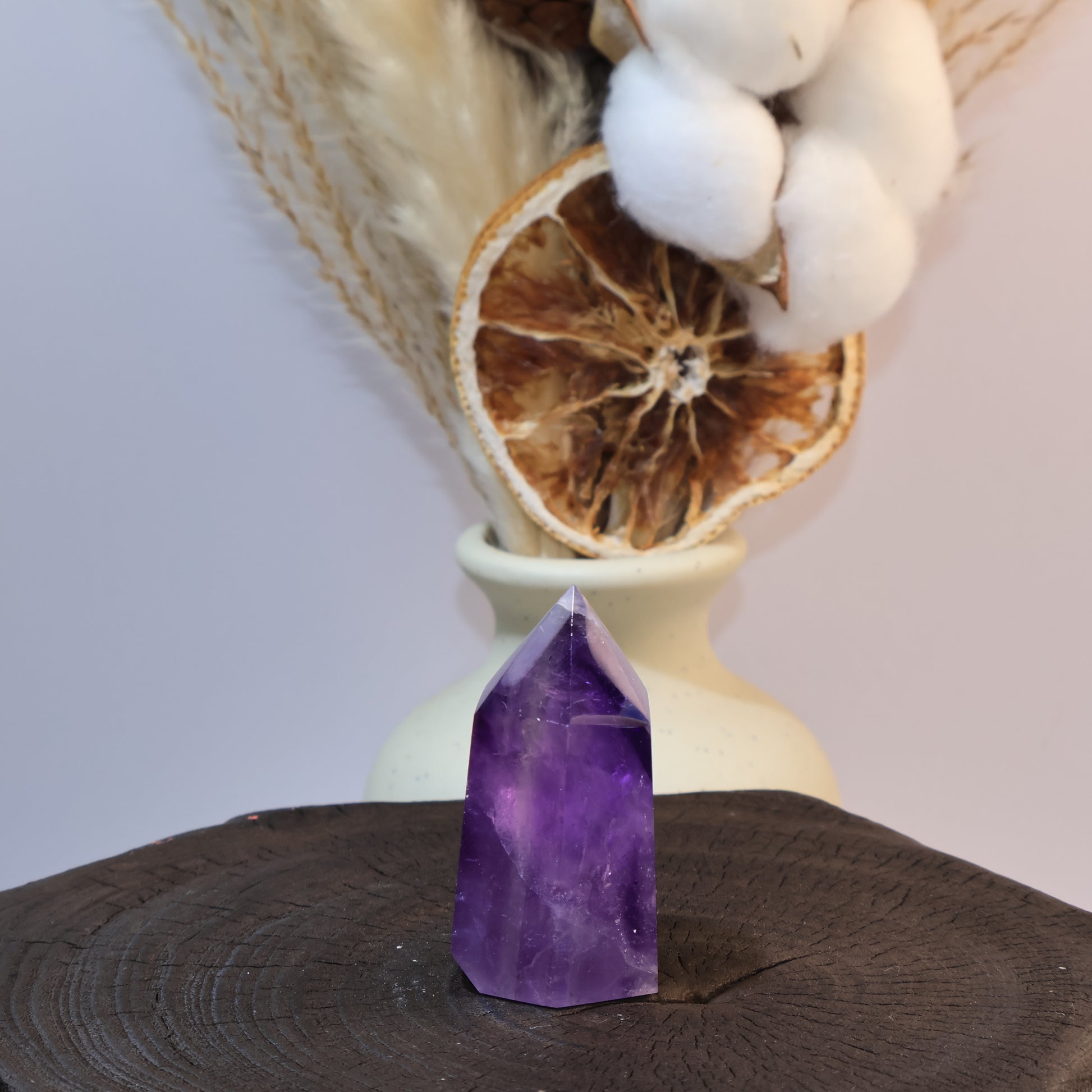Amethyst crystal tower for meditation and energy healing / 紫水晶尖塔 適合冥想與能量療癒