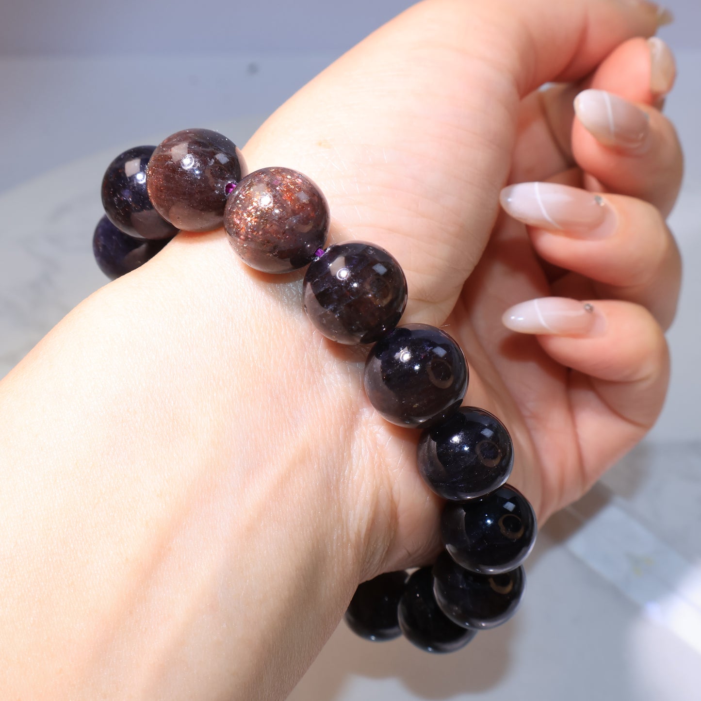 Another wrist shot capturing the elegant reddish glow｜手腕另一角度展示，顯現優雅紅光