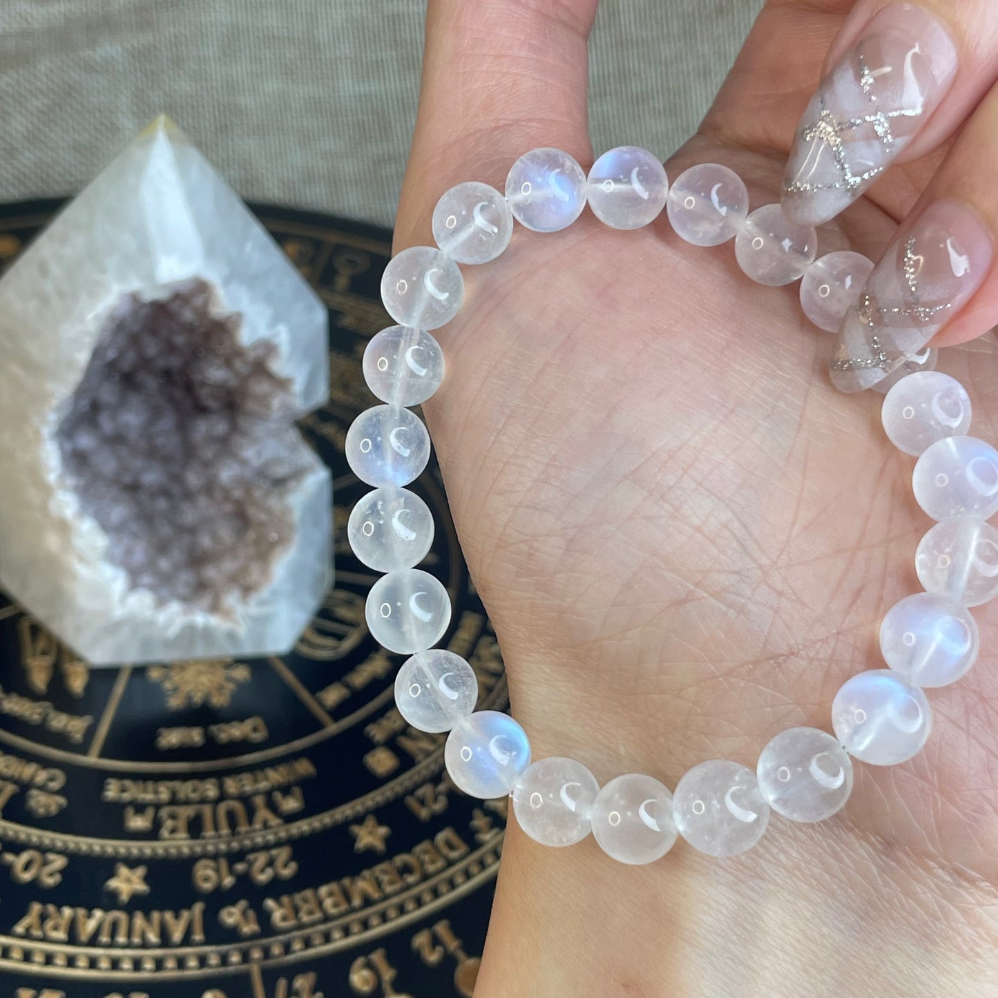 “Lunar Veil” Natural Moonstone Bracelet 月白流光｜天然月亮石手串 – 8mm（India 印度）