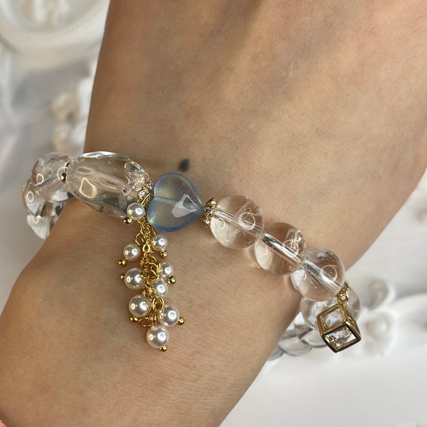 “Ocean Whisper” Clear Quartz & Aquamarine Heart Bracelet
「海之呢喃」白水晶與海藍寶愛心手串 – 10mm（Brazil 巴西 & Pakistan 巴基斯坦）