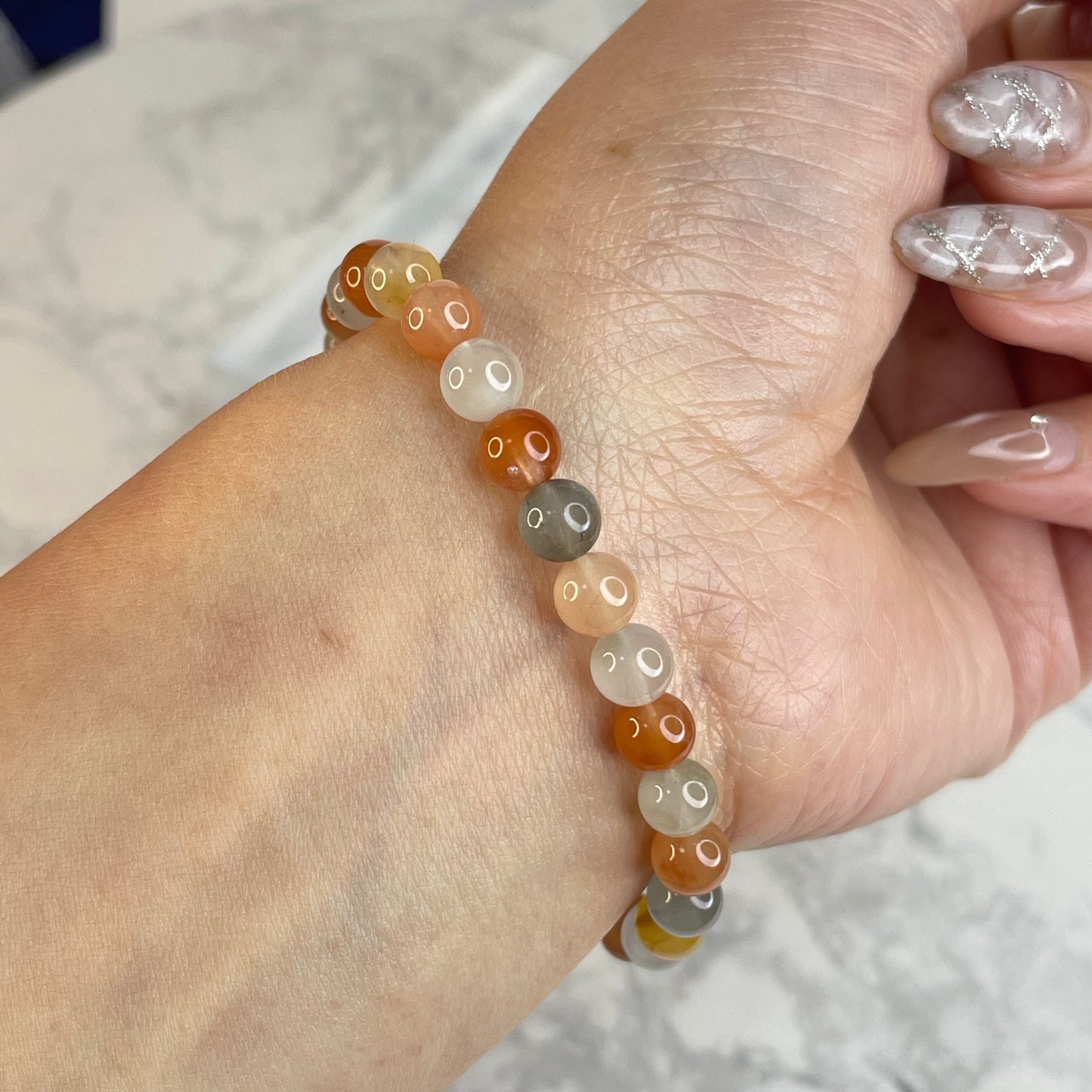 Rainbow Rutile Quartz Bracelet – 6mm Beads | Natural Rabbit Hair Crystal
彩兔毛水晶手串 – 6mm 小珠圓潤可愛款