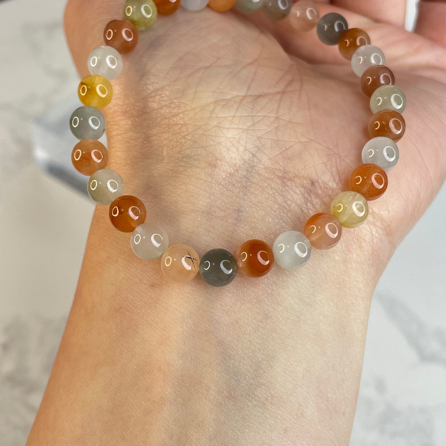Rainbow Rutile Quartz Bracelet – 6mm Beads | Natural Rabbit Hair Crystal
彩兔毛水晶手串 – 6mm 小珠圓潤可愛款