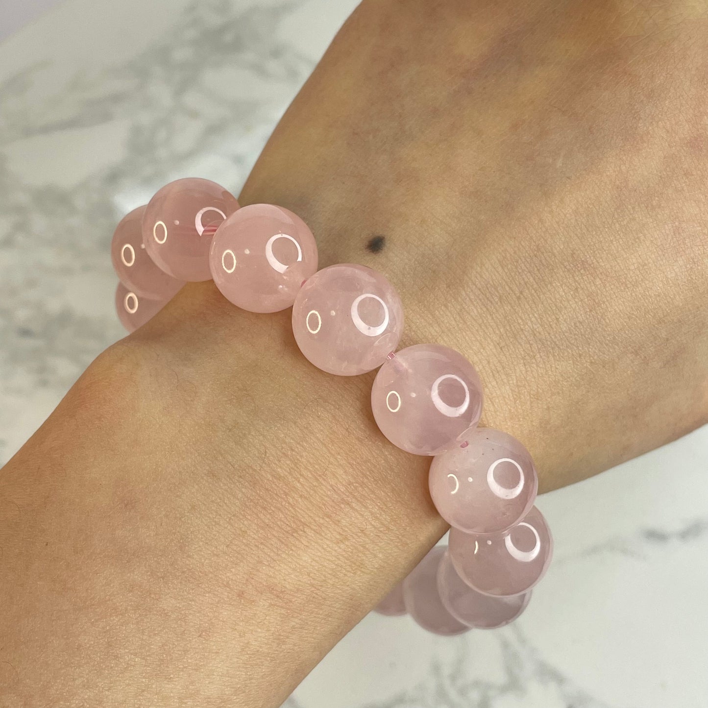 Rose Quartz 馬粉晶手串 – 14mm（原產地：馬達加斯加）