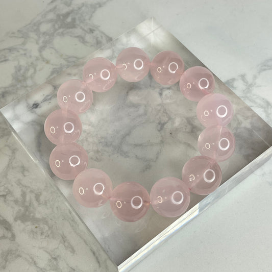 Rose Quartz 馬粉晶手串 – 17mm（原產地：馬達加斯加）