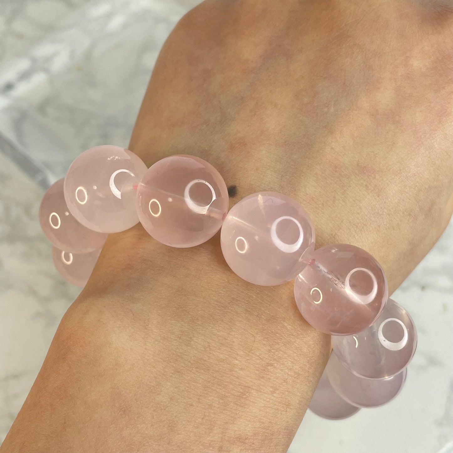 Rose Quartz 馬粉晶手串 – 17mm（原產地：馬達加斯加）