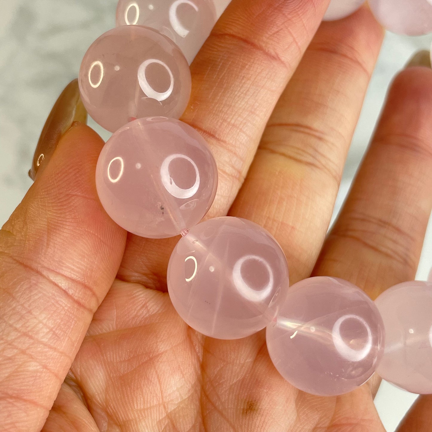 Rose Quartz 馬粉晶手串 – 17mm（原產地：馬達加斯加）