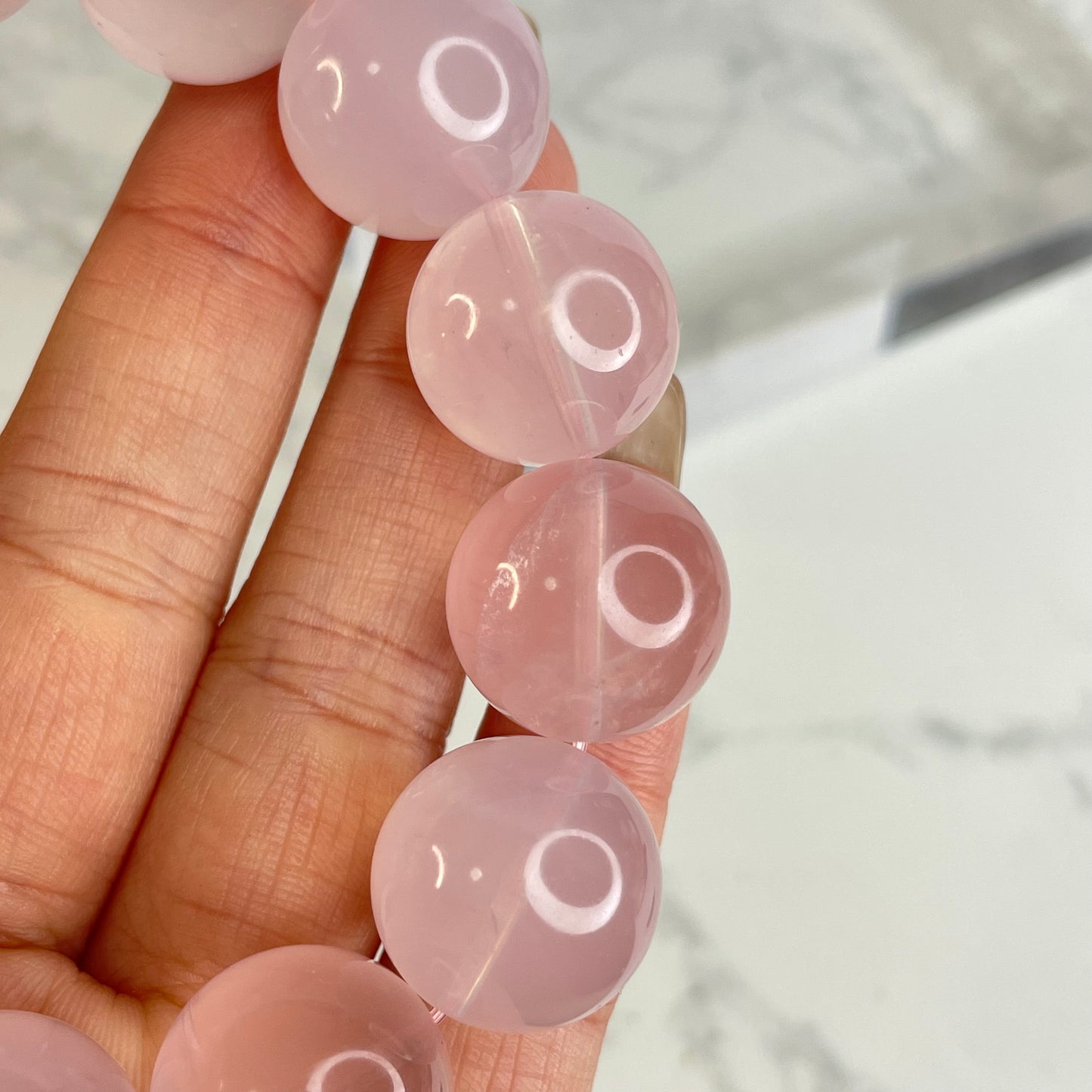 Rose Quartz 馬粉晶手串 – 17mm（原產地：馬達加斯加）
